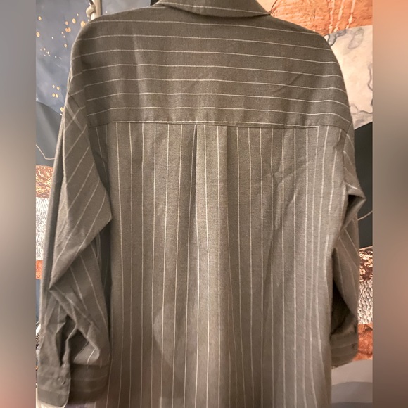 ⭕️ BOGO! Oversized Flannel Shirt Grey in Dark gray/pinstriped - Picture 8 of 9